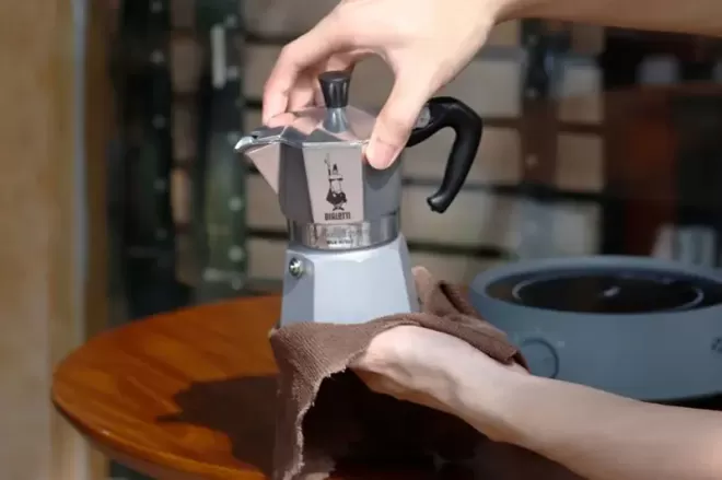 Why do coffee shops rarely see mocha pots