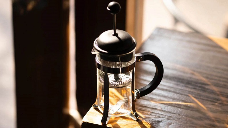 Using a French press pot to brew good coffee is as simple as making tea!