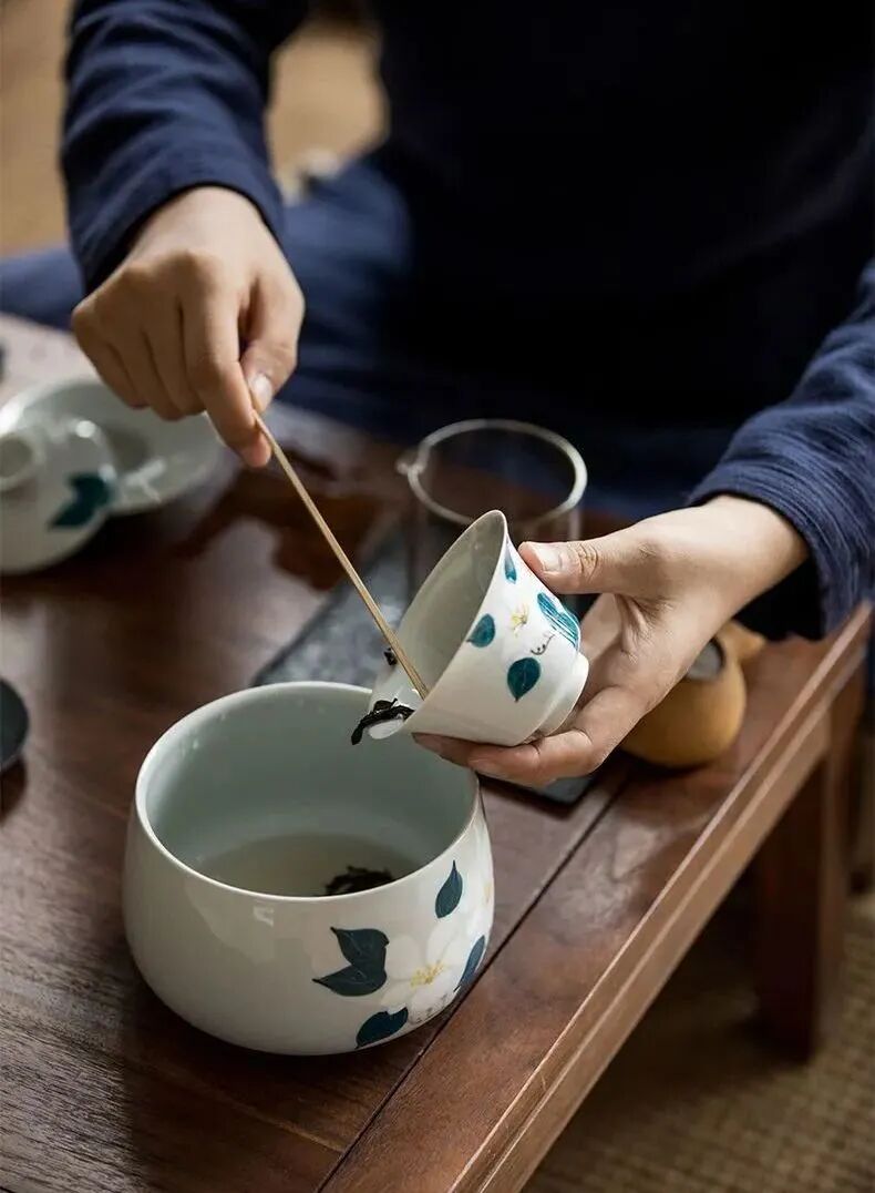 porcelain teapot (1)