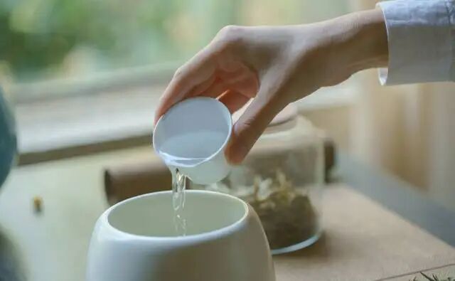 How to clean tea stains